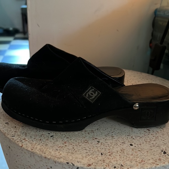 Chanel size 5 suede clogs - Picture 3 of 4
